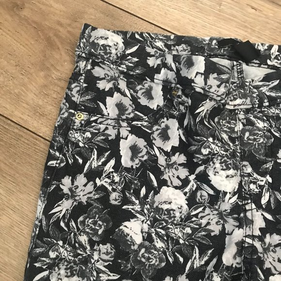 H&M Floral jeans - Picture 2 of 2